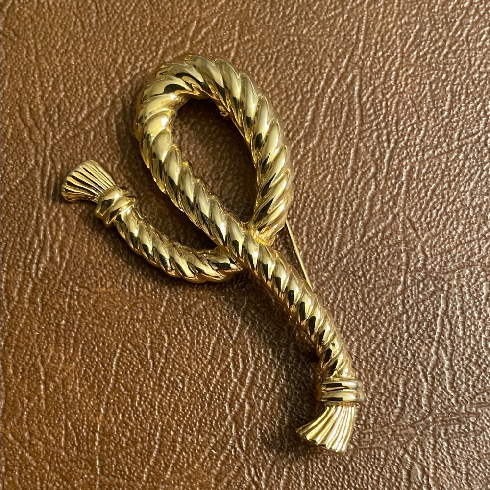 Twisted Gold-Tone Rope Brooch